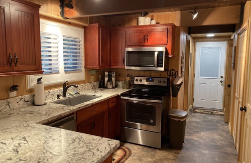Mi-Wuk Village House | Kid & Pet Friendly Beautiful Fully Functioning Cabin Sleeps 8