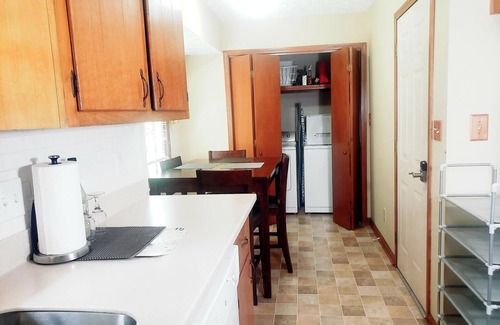 Snellville House | kids friendly home with stairs, 4 beds Sleeps 6