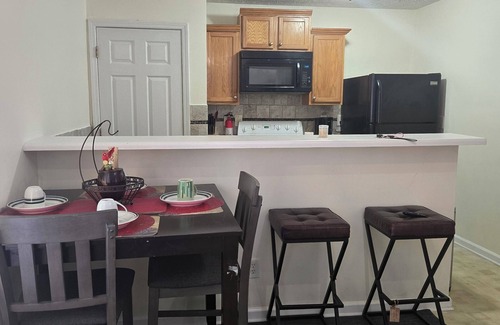 Snellville House | kids friendly home with stairs, 4 beds Sleeps 6