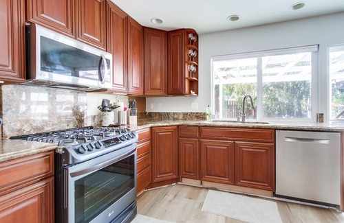 Poway House | Kids Paradise Cribs/POOL/SPA/PLAYSET/TOYS/BBQ