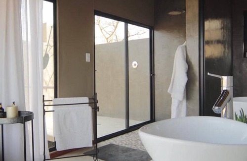 Outjo Cabin | Kifaru Luxury Lodge & Bush Camp