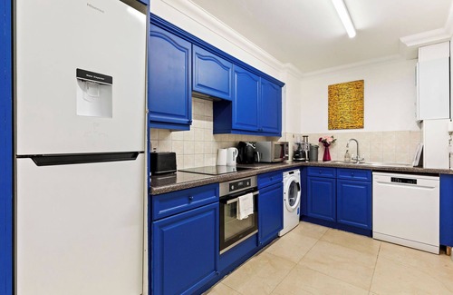 Mapesbury Apartment | Kilburn Oasis Pool, Gym + Secure Parking 2-Bedroom