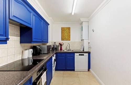 Mapesbury Apartment | Kilburn Oasis Pool, Gym + Secure Parking 2-Bedroom
