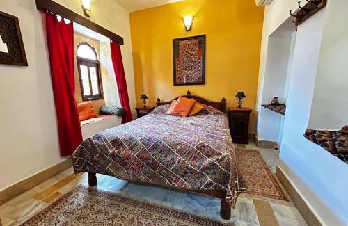 Amar Sagar Pol Cabin | Killa Bhawan Lodge