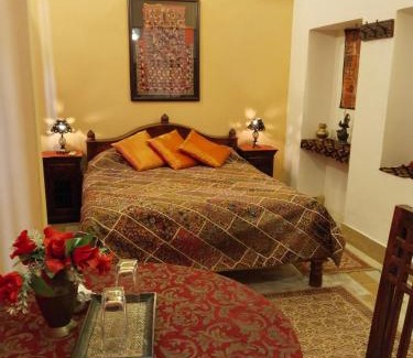Amar Sagar Pol Cabin | Killa Bhawan Lodge