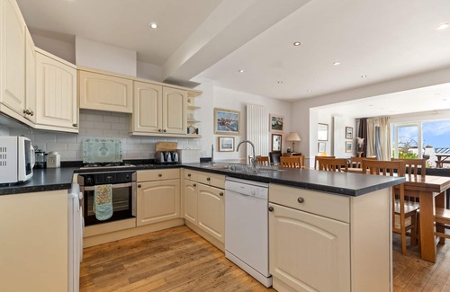 Saundersfoot House | Kilmore - Direct Beach Access, Sea Views