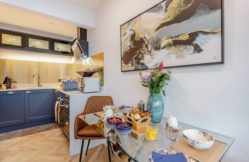 Lochend Cottage | Kimcraigan Lodge is located with uninterrupted views on the banks of Loch Ness.