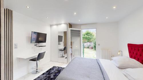 Osny House | Kimia Suite Room