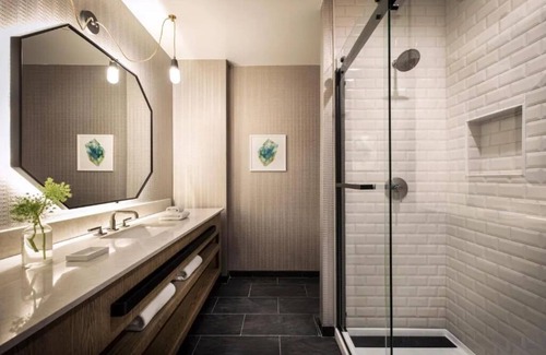 Downtown Denver Hotel | Kimpton Hotel Monaco Denver | Essential Room 1 Twin Bed | Pets Stay Free