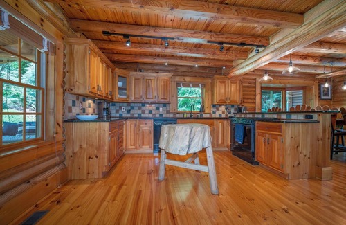 Mill Spring House | Kind Oak Lake House Peaceful Lakeside Cabin with Hot Tub & Private Dock in Mill Springs