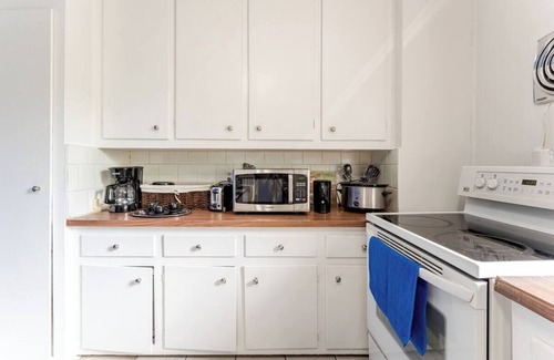 Downtown Gatineau Apartment | King 1BR, 5min Ottawa, Parking, Wifi,Golf.1