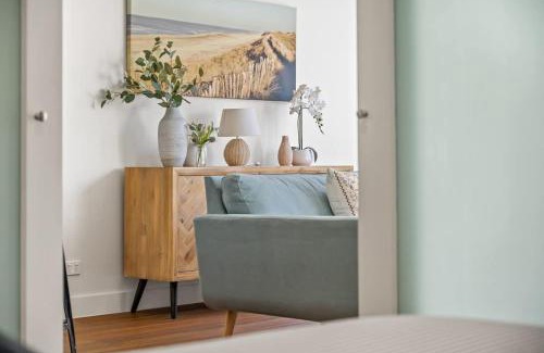 Newcastle Apartment | King 403 - Lifestyle Location - With free Wi-Fi