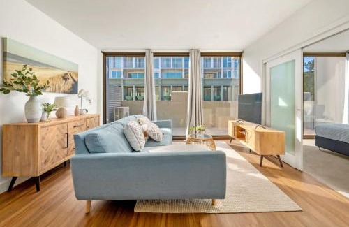 Newcastle Apartment | King 403 - Lifestyle Location - With free Wi-Fi