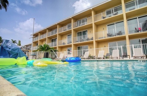 Treasure Island Hotel | King Accessible Standard Room