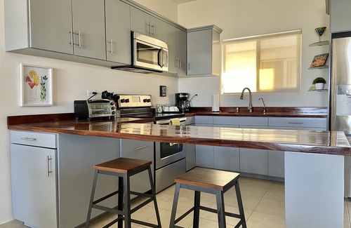Los Cabos Condo | King Bed 2/2 Condo - Newly Furnished - Walk to Beach