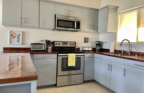 Los Cabos Condo | King Bed 2/2 Condo - Newly Furnished - Walk to Beach
