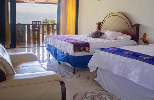 San Pedro La Laguna House | King Bed 3 Bedroom Villa w/ Lake View