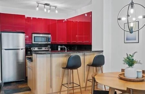 Marda Loop House | King Bed | 3BD | AC | Mins from Downtown | Garage