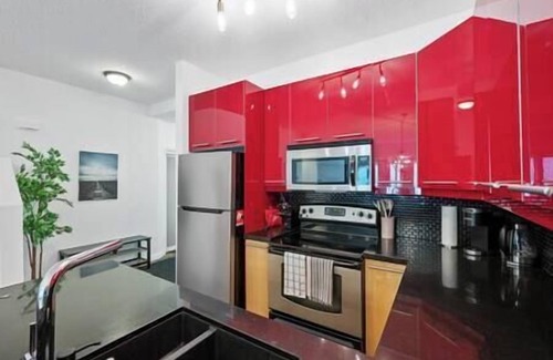 Marda Loop House | King Bed | 3BD | AC | Mins from Downtown | Garage