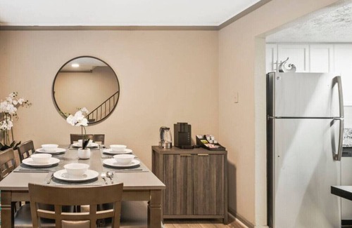 Smyrna Apartment | King Bed, 5 min walk Truist Park | The Battery