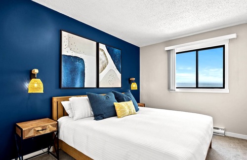 Kamloops Apartment | King Bed Cityscape | Private Patio, FREE Parking