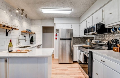 Stillwater House | King Bed Close to OSU/Downtown