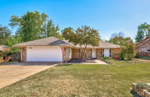 Stillwater House | King Bed Close to OSU/Downtown
