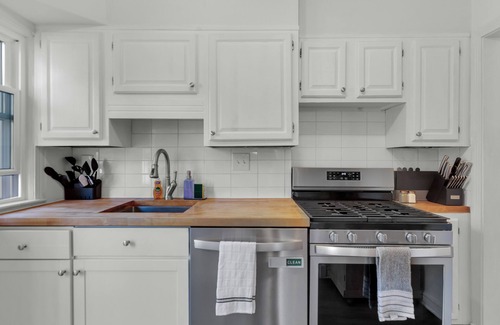 Arlington House | King Bed Game Room Free Parking Perfect Location