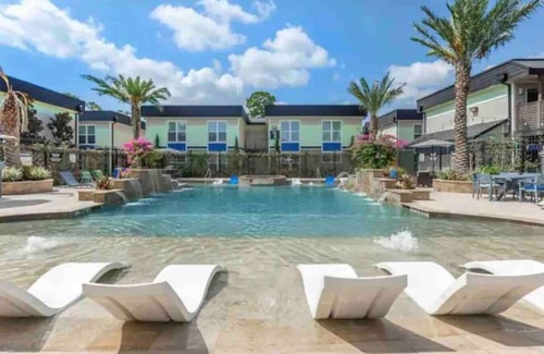 North Houston Apartment | King bed/gym/pool/BBQ@theHeights, LongStayDiscount