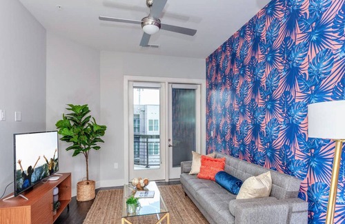 Third Ward Apartment | King Bed | Gym & Pool | Free Parking - Walk to Stadium