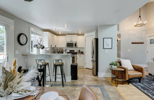Southeast Boise House | King Bed, Hot Tub, Near Downtown And Micronn