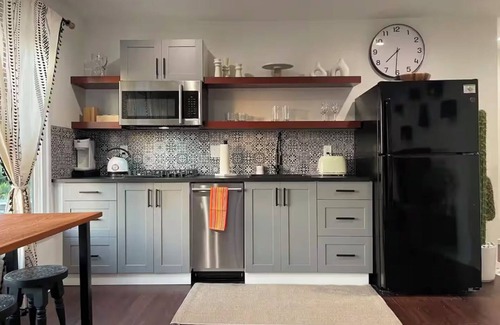 Los Angeles Apartment | KING BED LA Hilltop Oasis 1bd/1bth with VIEWS!