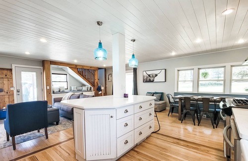 Boyne City House | KING bed master, near Lake Charlevoix! Updated, Sleeps 9. HIGH SPEED Inet