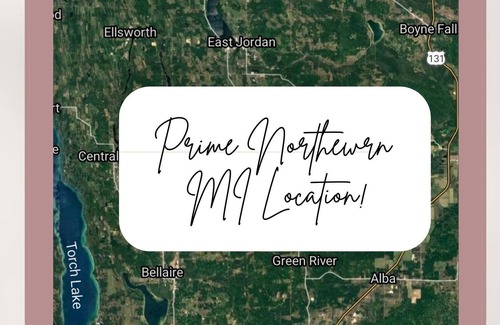 Boyne City House | KING bed master, near Lake Charlevoix! Updated, Sleeps 9. HIGH SPEED Inet
