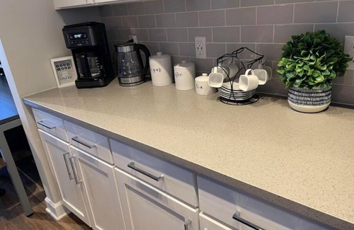 North Decatur Apartment | King Bed -Message me for Spring Special