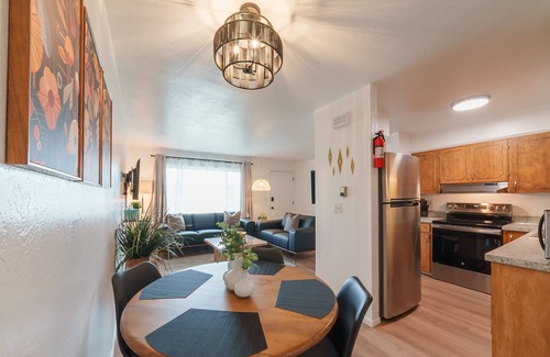 North Star Apartment | King Bed Midtown Apartment