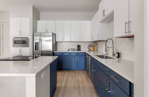 Deep Ellum Apartment | KING Bed Oasis! Deep Ellum/Gated Parking/Luxe/Close to Major Cities