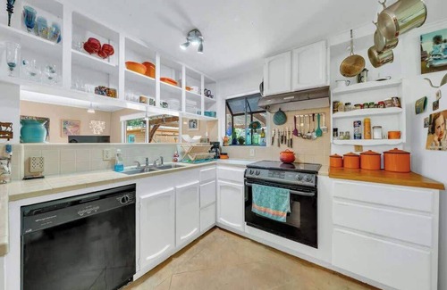 Bay Area House | King Bed, Patio, BBQ, WD, 20min2Beach, Netflix