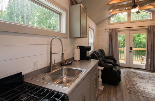 Canton Cottage | King Bed River Front Suite Cottage