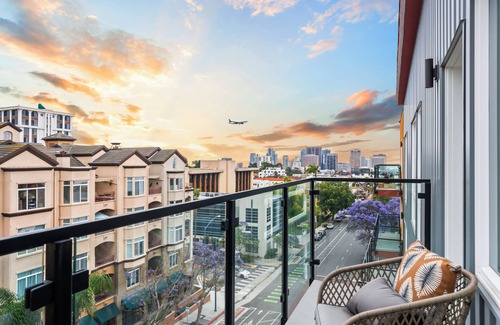 Bankers Hill Apartment | King Bed & Rooftop Views Prime Bankers Hill near Balboa Park
