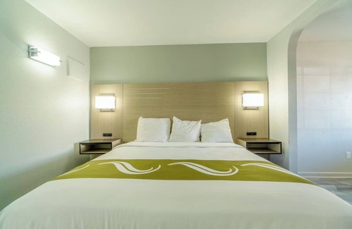 Pleasanton Hotel | King Bed Room Near Wingstop + Free Parking Available