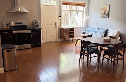 Arbutus Ridge House | King-bed Room1, SHARED Bathroom & Common Space