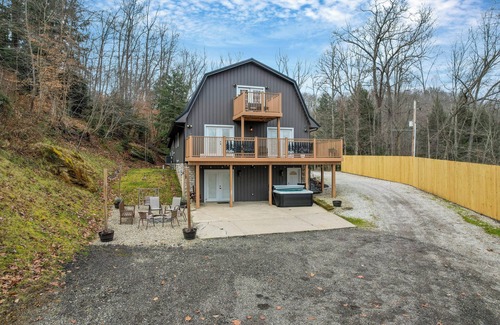 Sugar Grove House | King Bed Serenity Retreat Hot Tub/Bar/Game Room