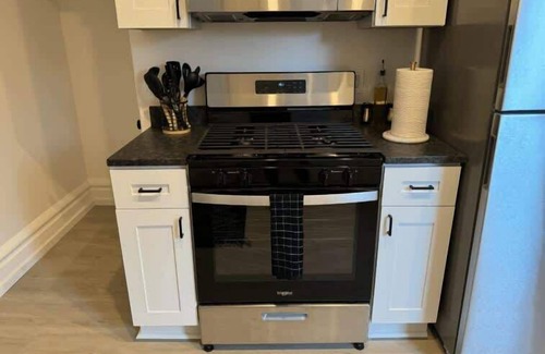 Victorian Village House | King Bed - Short North - Free Parking - Convention