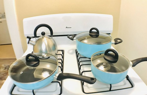 Oleander - Sunset Apartment | King Bed/Sleeps 4/Furnished Private APT/In-Unit Washer Dryer/Smart HDTV