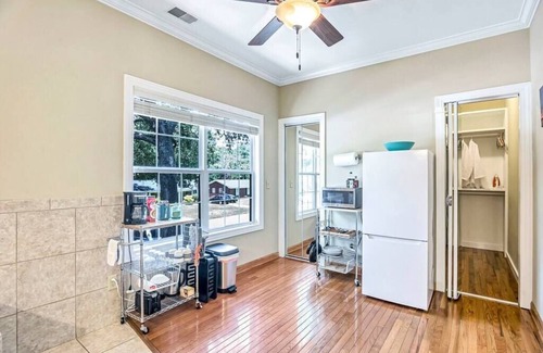 Charleston Apartment | King Bed, Soaking Tub and Outdoor Kitchen!