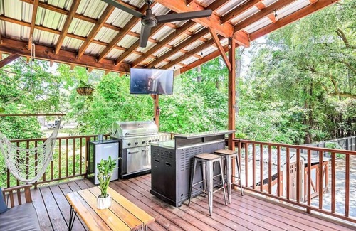 Charleston Apartment | King Bed, Soaking Tub and Outdoor Kitchen!
