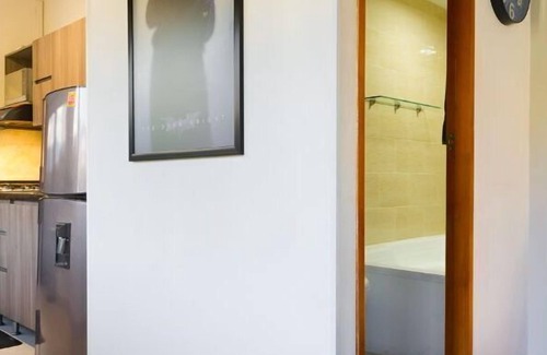 Astorga Apartment | King Bed studio AC, Hot tub By Exito Two TV's