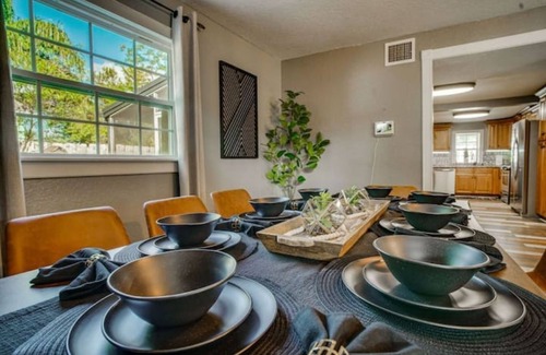 Vero Beach House | King Bed Suite + 4 Bedroom Home