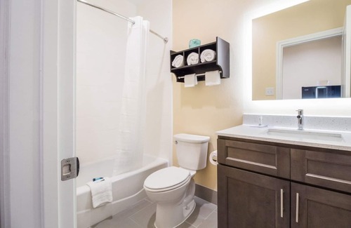 Houston Hotel | King Bed Suite, Scottish Inns, Guest Laundry, Near Bush Intercontinental